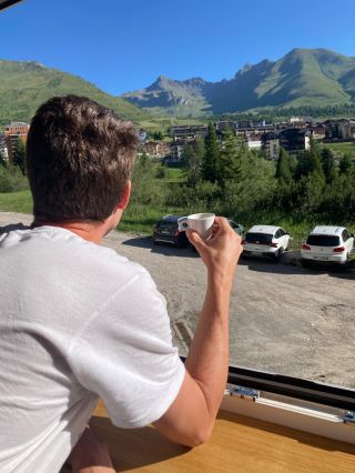 Dobré ráno, přátelé 🇮🇹⛰️☕️ Včera jsme se “kochali” a tak sme 4-hodinovú cestu predĺžili na 12 hodín, ale stálo to za to 😎...