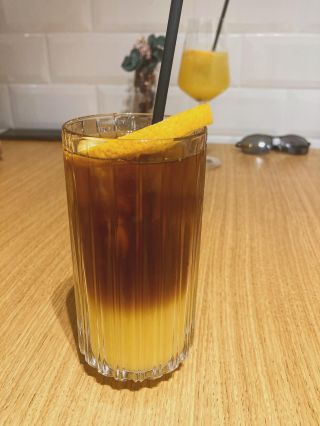 Objav leta - espresso + fresh juice😎😋 Skvelá kombinácia na brunch - pomarančový fresh(z pomarančov, nikdy nie kupovaný...